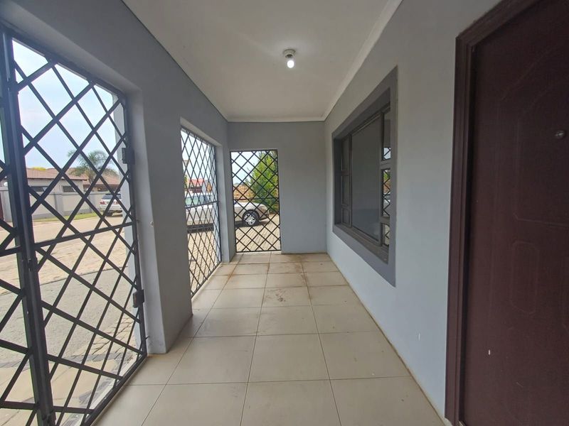 House For Sale in Flamwood - Photo 4