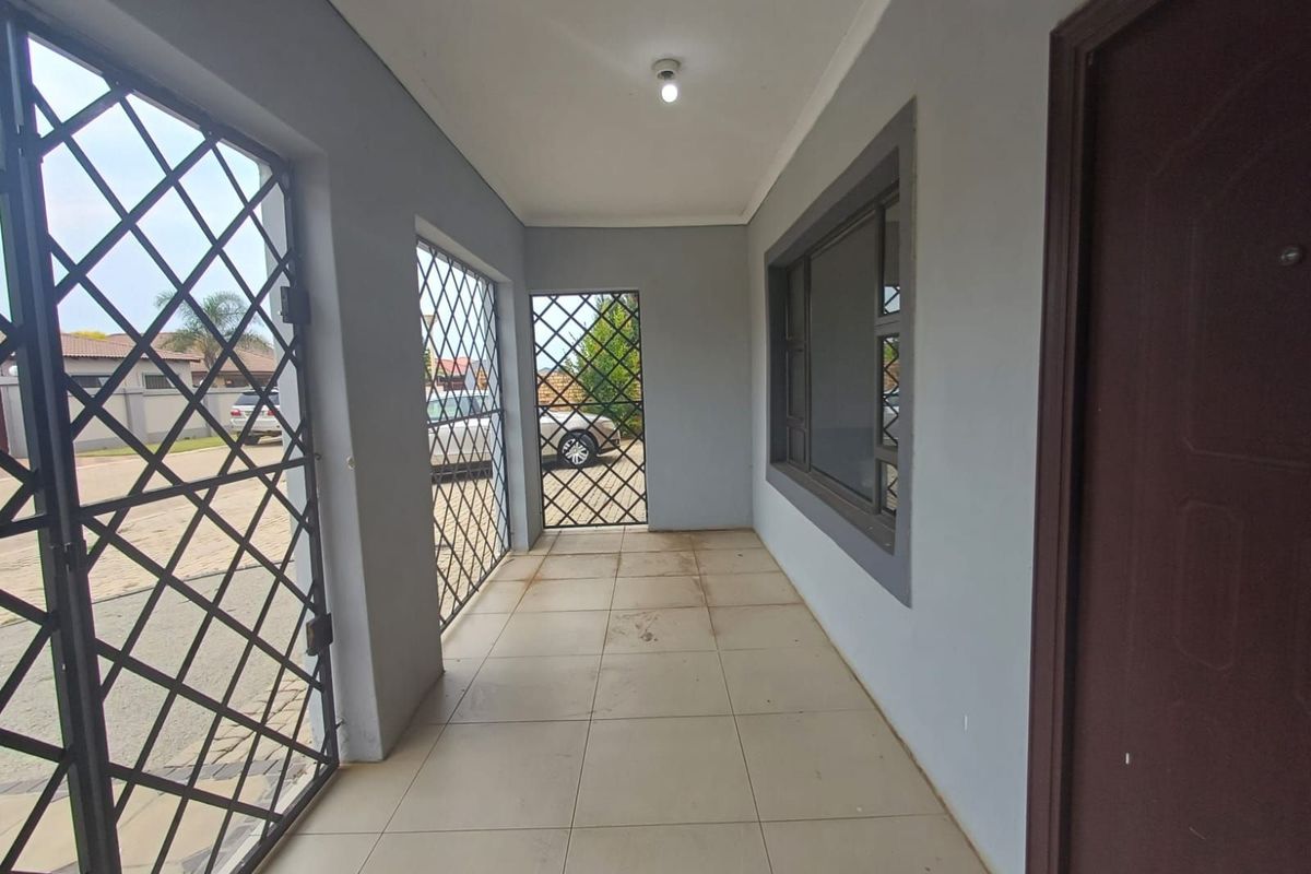 House For Sale in Flamwood - Photo 4