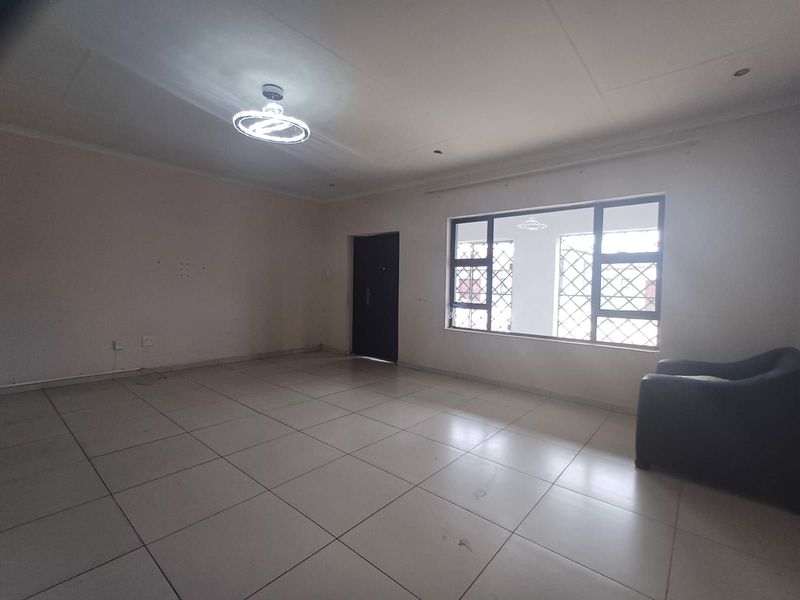 House For Sale in Flamwood - Photo 6