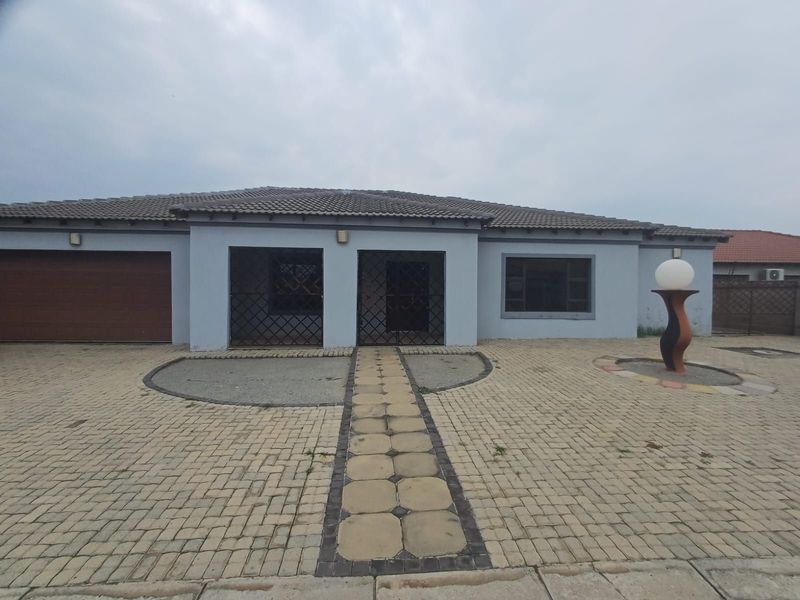 House For Sale in Flamwood - Photo 2