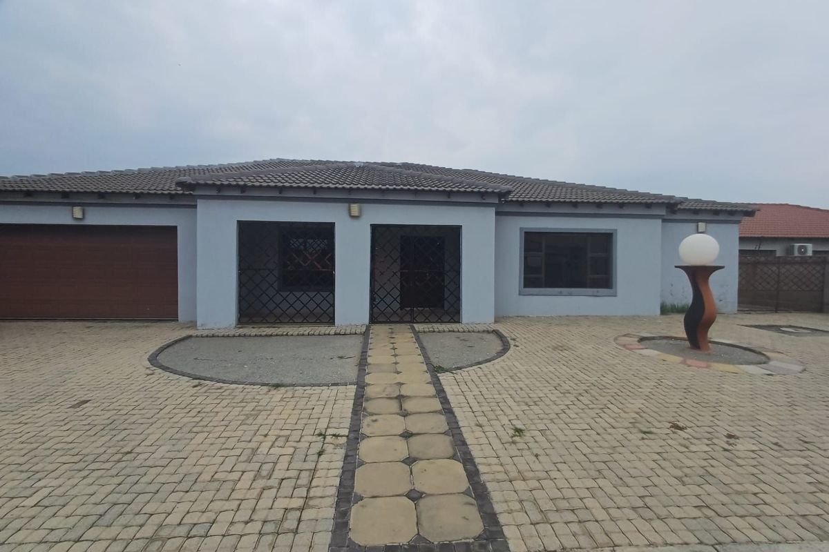 House For Sale in Flamwood - Photo 2