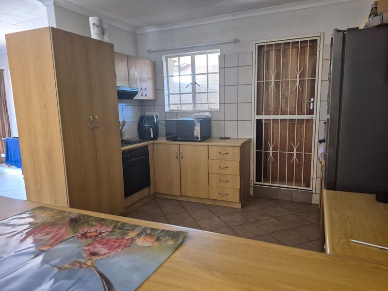 Townhouse For Sale in Kuruman Central - Photo 3