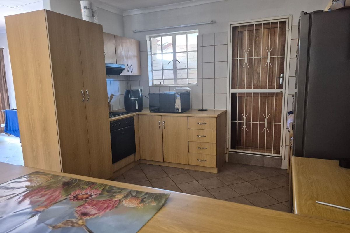 Townhouse For Sale in Kuruman Central - Photo 3