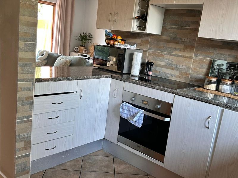 Apartment For Sale in Paulshof - Photo 10