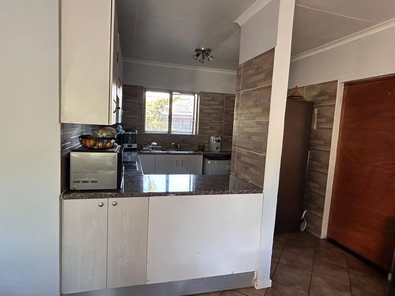 Apartment For Sale in Paulshof - Photo 8