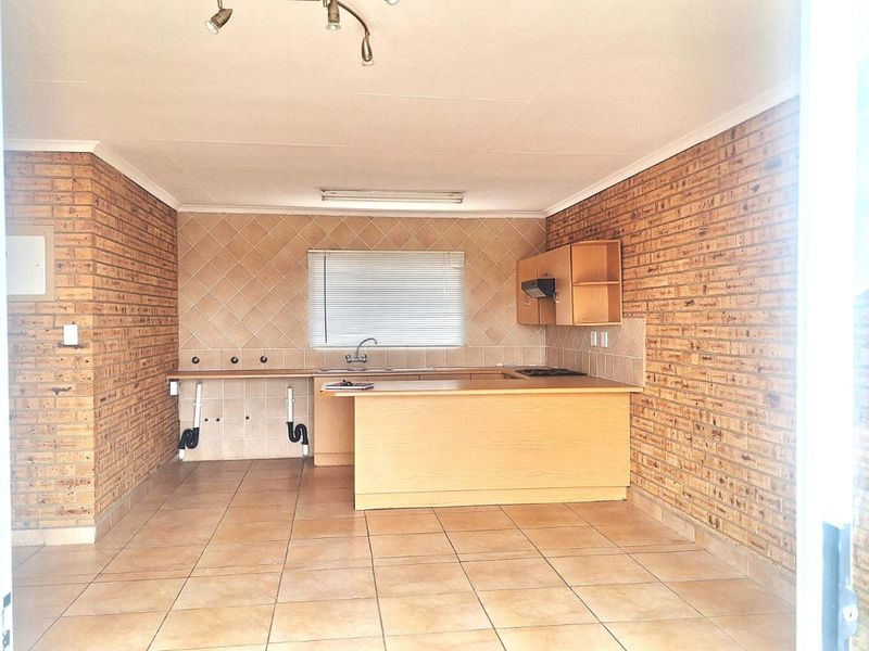 Apartment For Sale in Rangeview - Photo 3