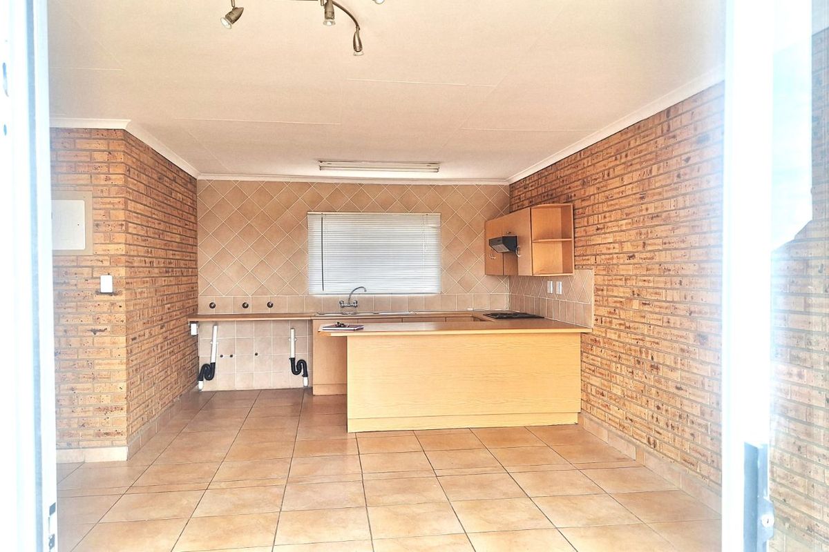 Apartment For Sale in Rangeview - Photo 3