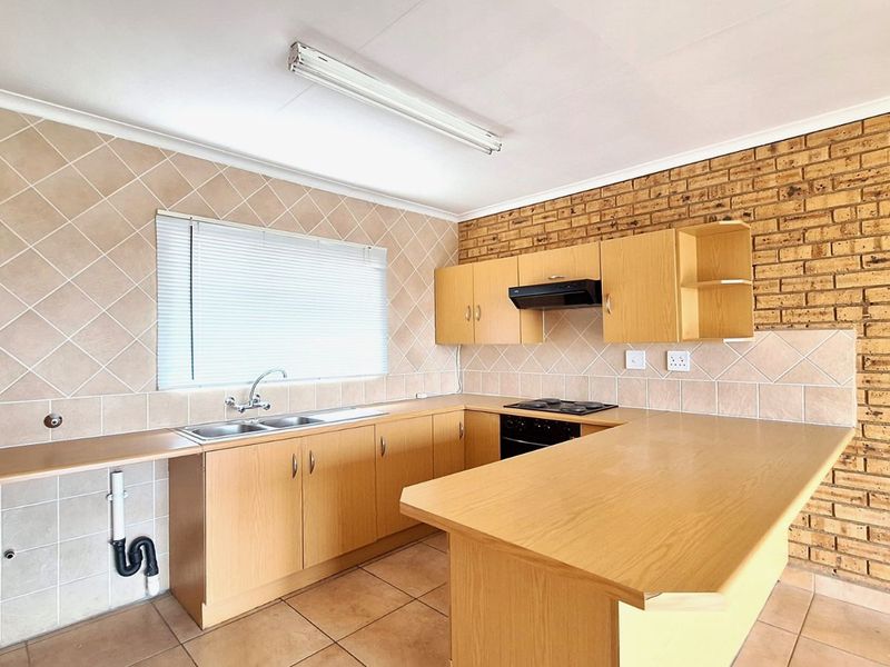 Apartment For Sale in Rangeview - Photo 4