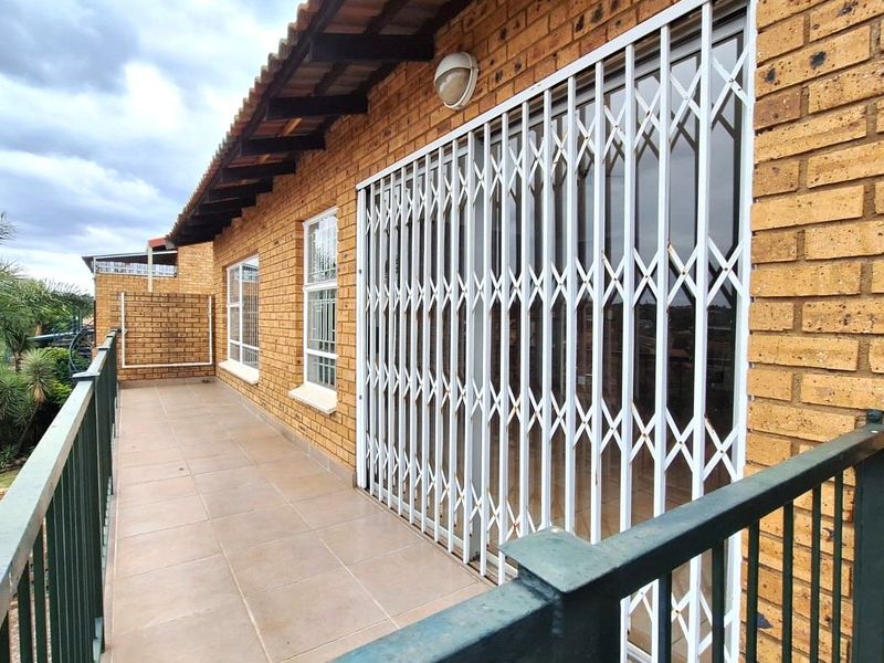 Apartment For Sale in Rangeview - Photo 2