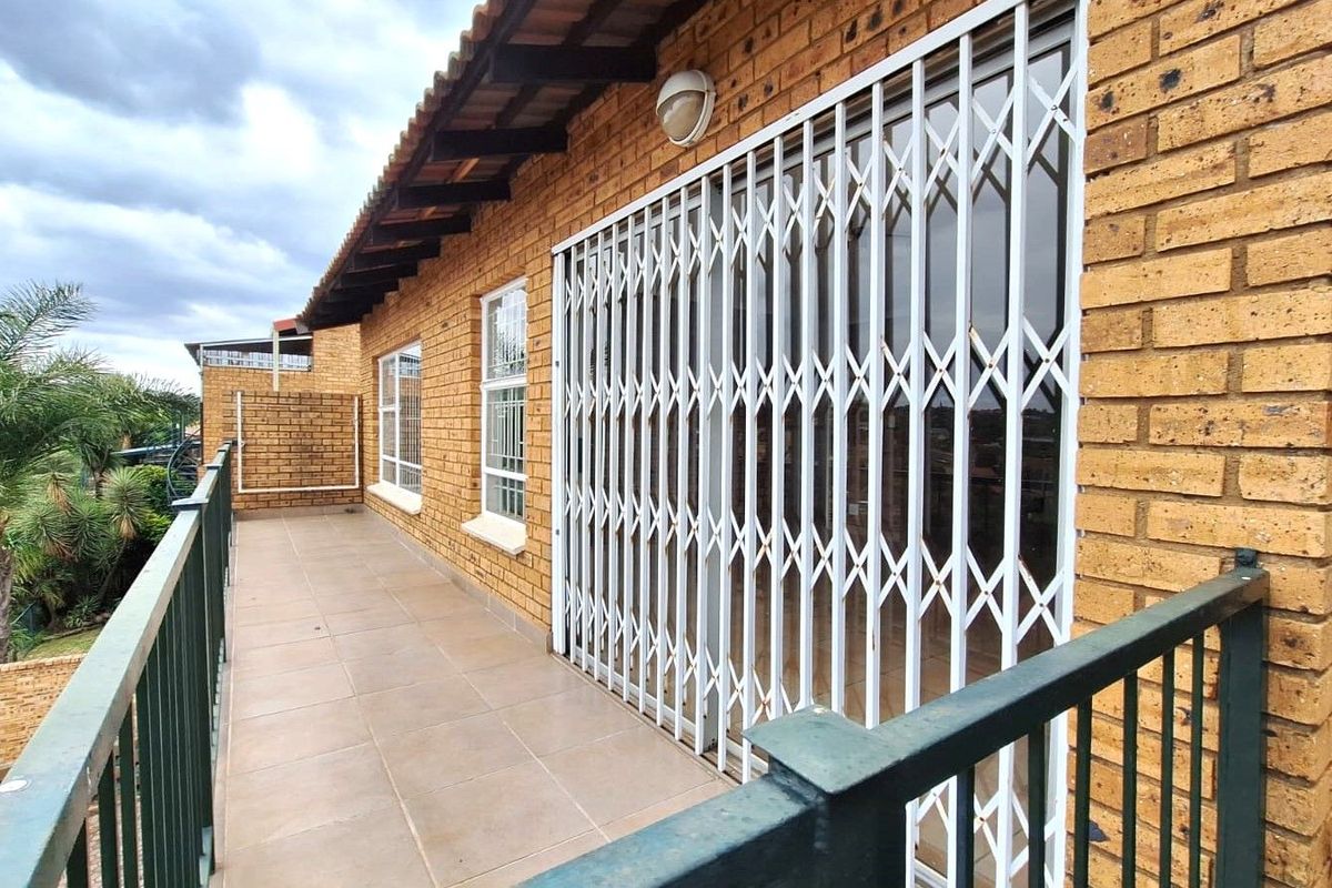 Apartment For Sale in Rangeview - Photo 2