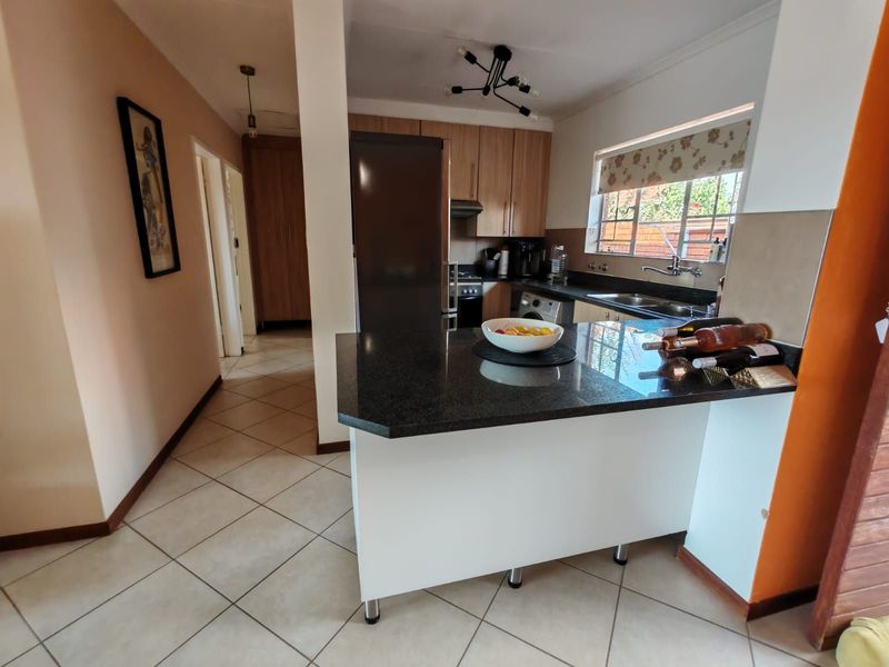 Townhouse For Sale in Monavoni - Photo 9