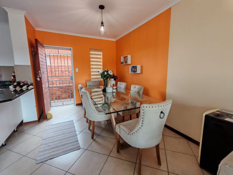 Townhouse For Sale in Monavoni - Photo 8