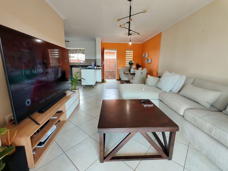 Townhouse For Sale in Monavoni - Photo 7