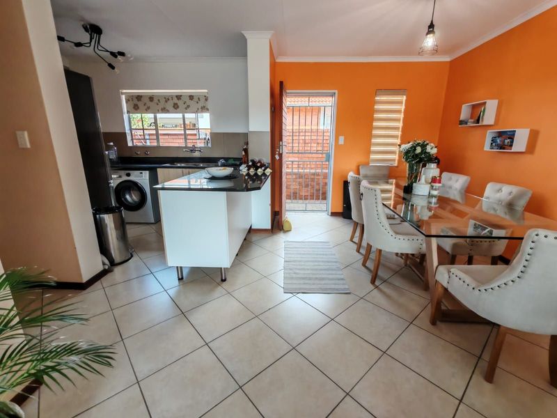 Townhouse For Sale in Monavoni - Photo 4