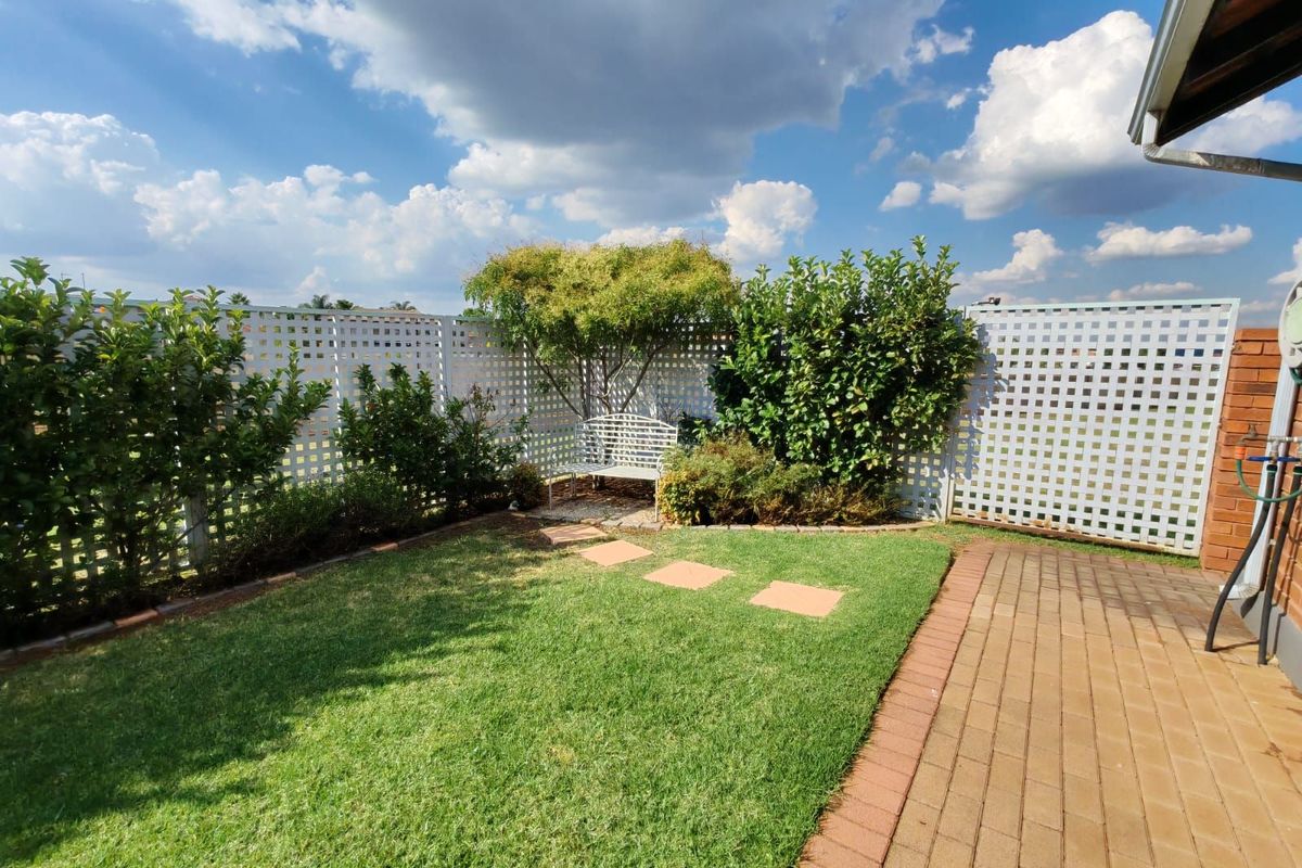 Townhouse For Sale in Monavoni - Photo 2