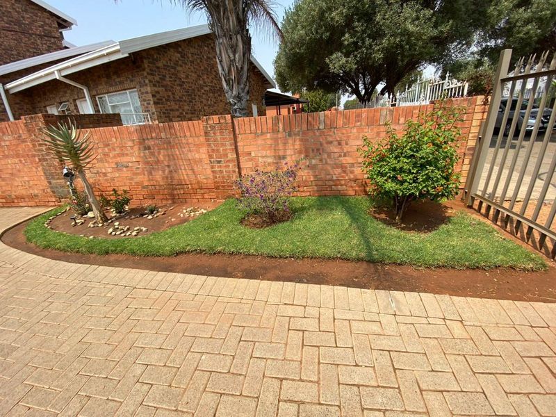 House For Sale in Northview - Photo 4