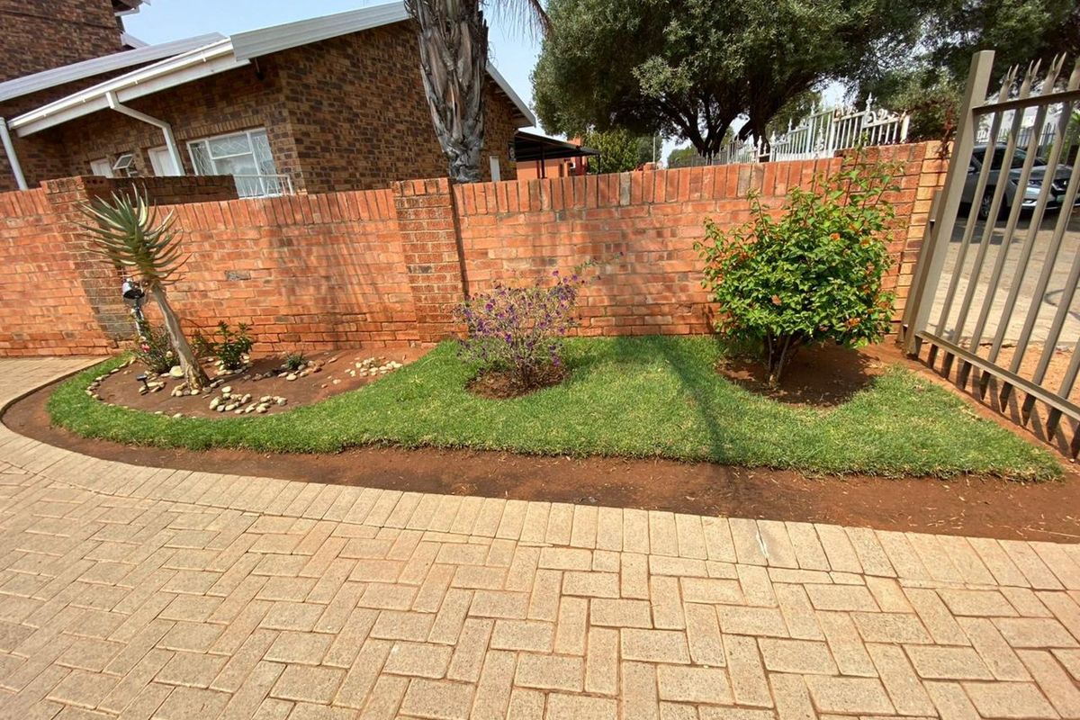 House For Sale in Northview - Photo 4