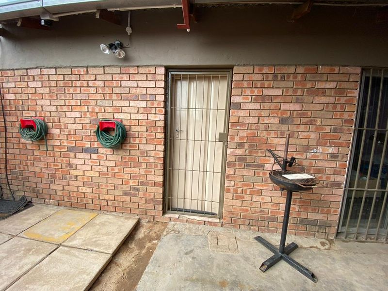 House For Sale in Northview - Photo 3