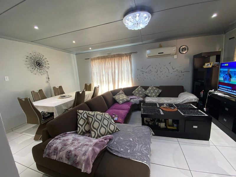 House For Sale in Northview - Photo 8