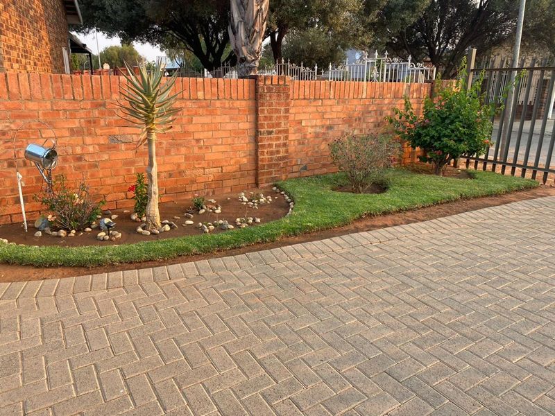 House For Sale in Northview - Photo 7