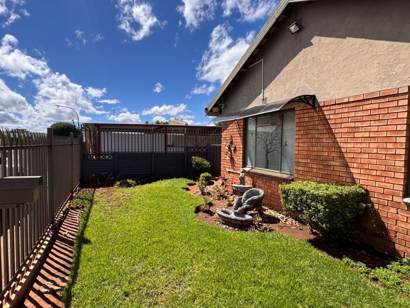 House For Sale in Northview - Photo 6