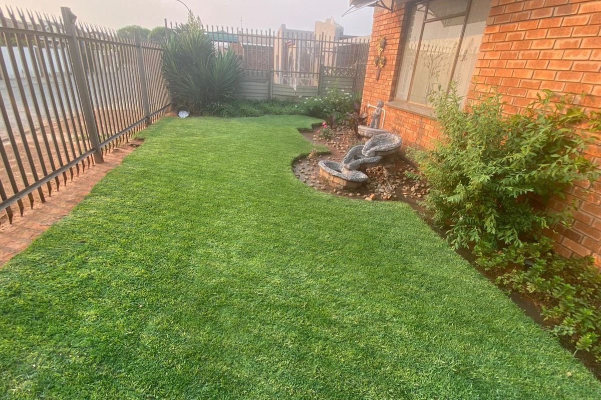 House For Sale in Northview - Photo 5