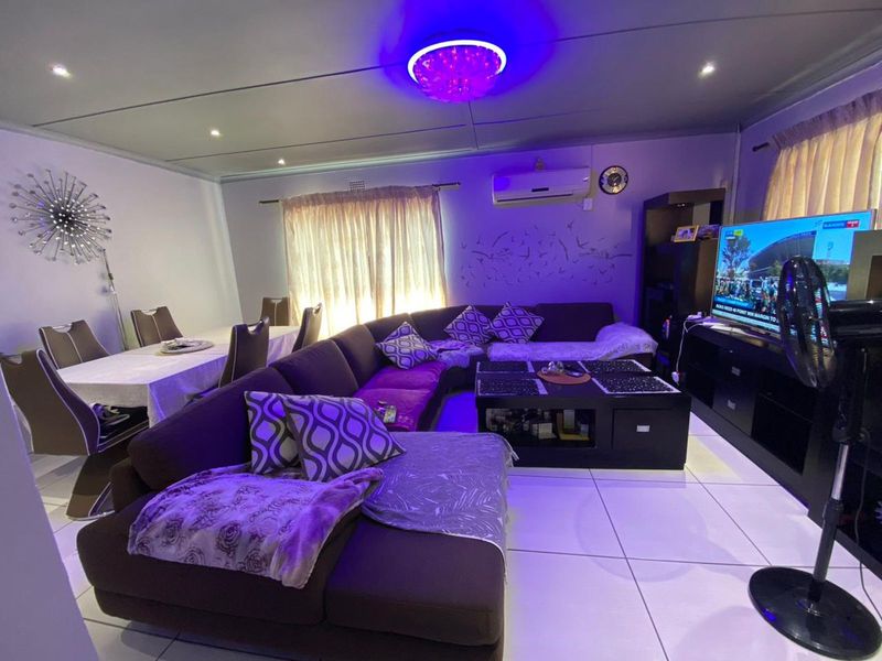 House For Sale in Northview - Photo 10