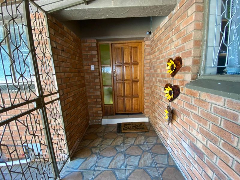 House For Sale in Northview - Photo 2