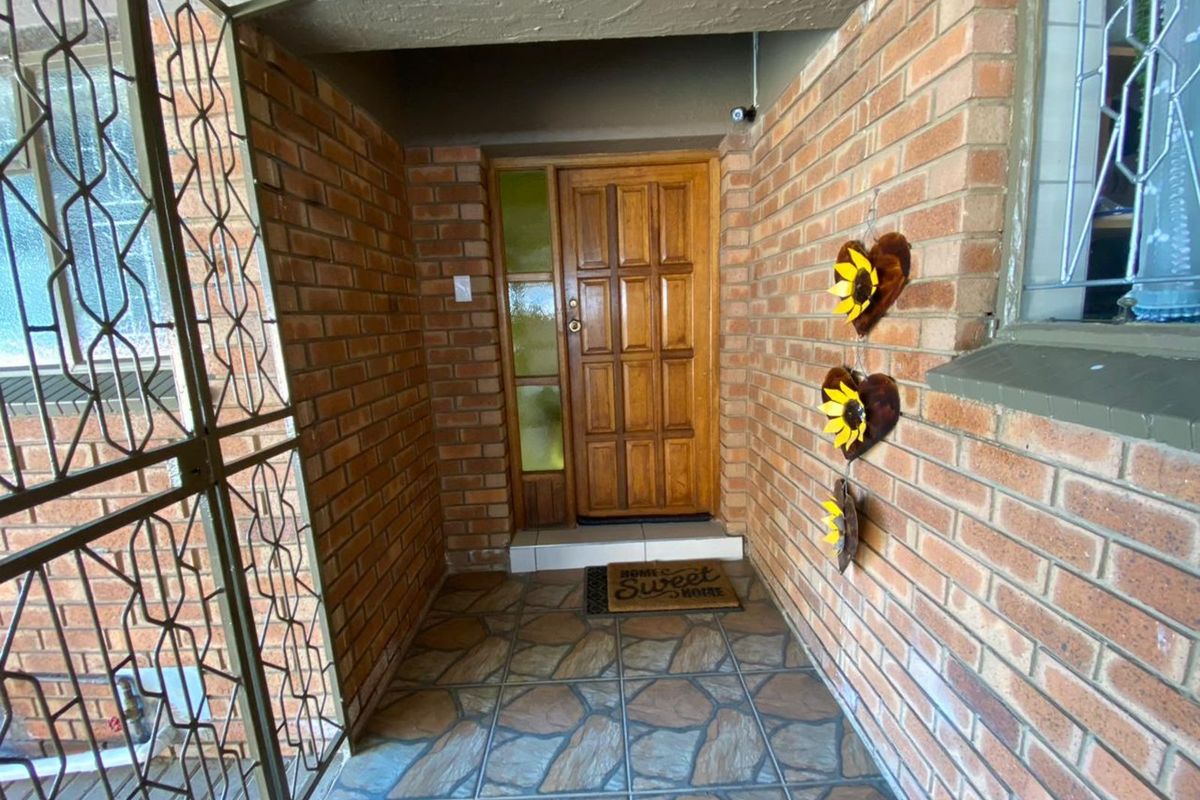 House For Sale in Northview - Photo 2