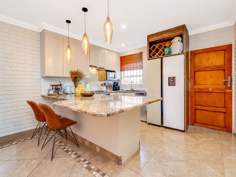 Townhouse For Sale in Krugersdorp North - Photo 2