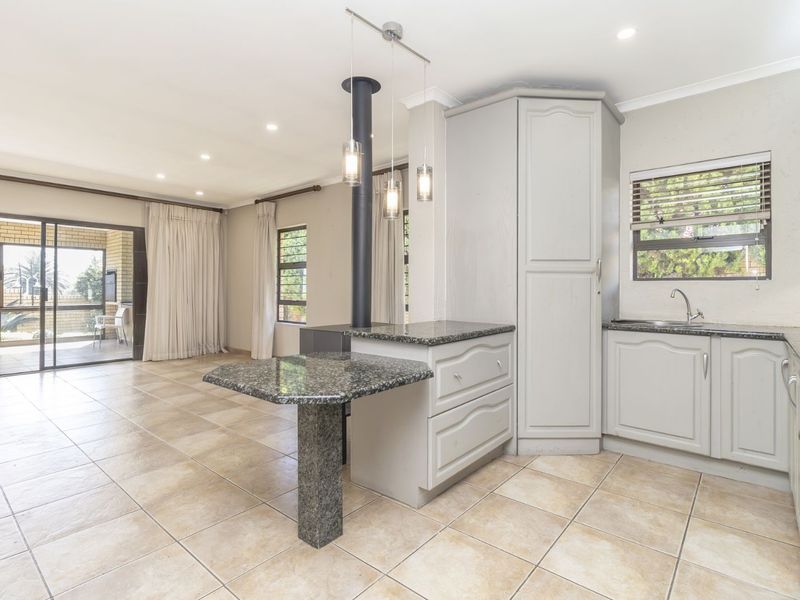 House For Sale in Randpark Ridge - Photo 4
