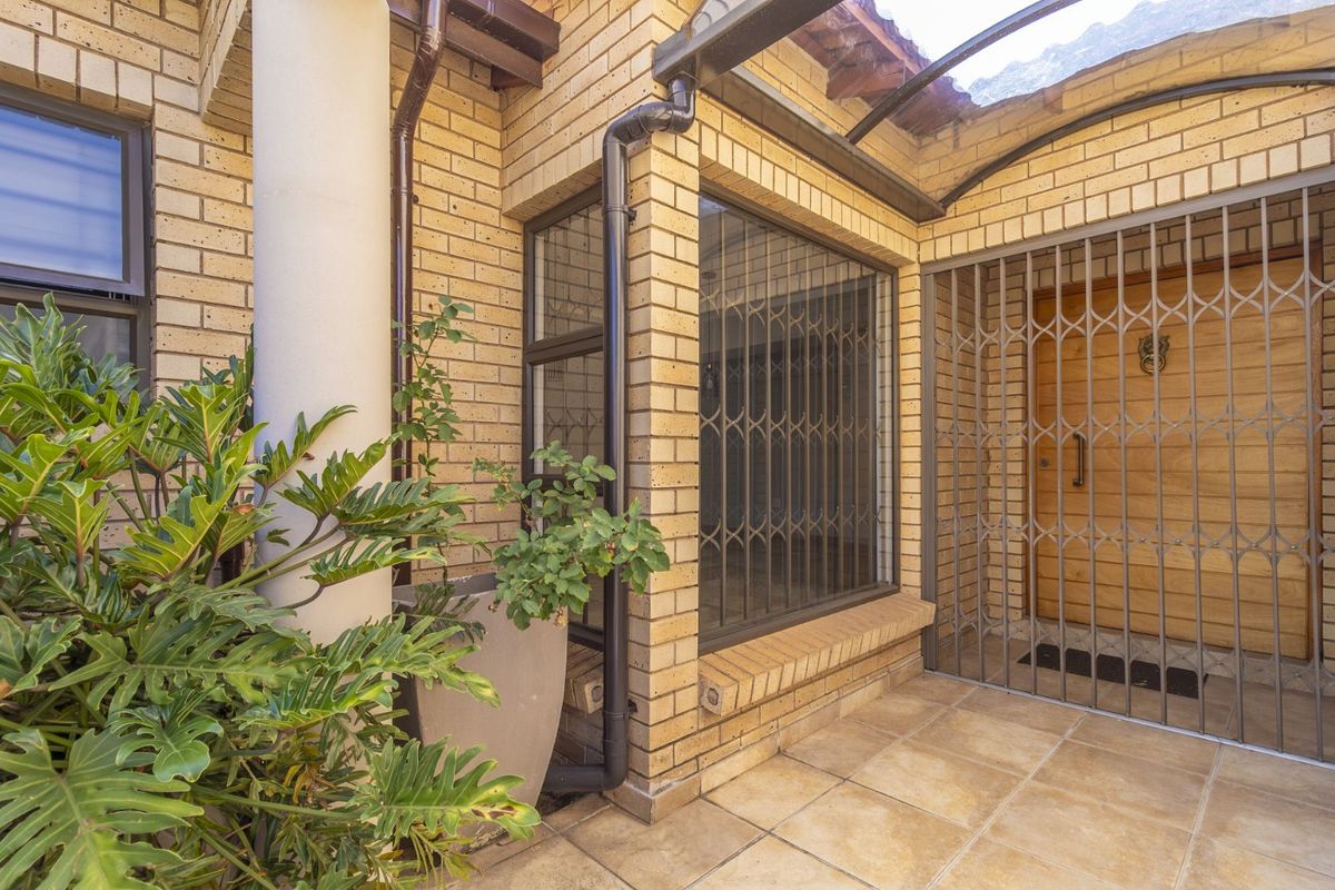 House For Sale in Randpark Ridge - Photo 2