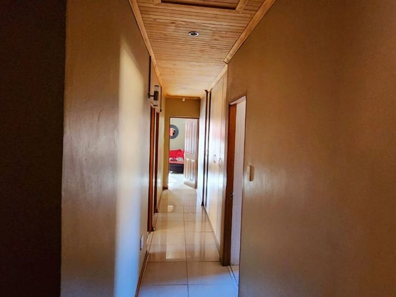 House For Sale in Hillcrest - Photo 8