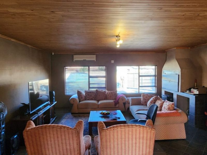 House For Sale in Hillcrest - Photo 7