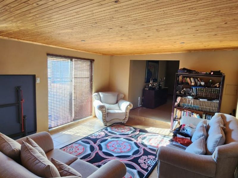 House For Sale in Hillcrest - Photo 2