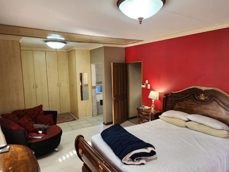 House For Sale in Hillcrest - Photo 9