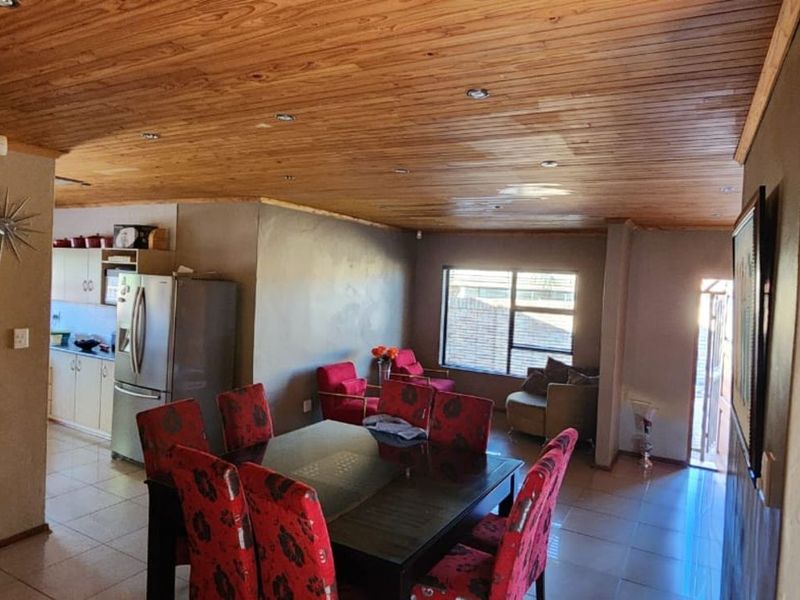 House For Sale in Hillcrest - Photo 5