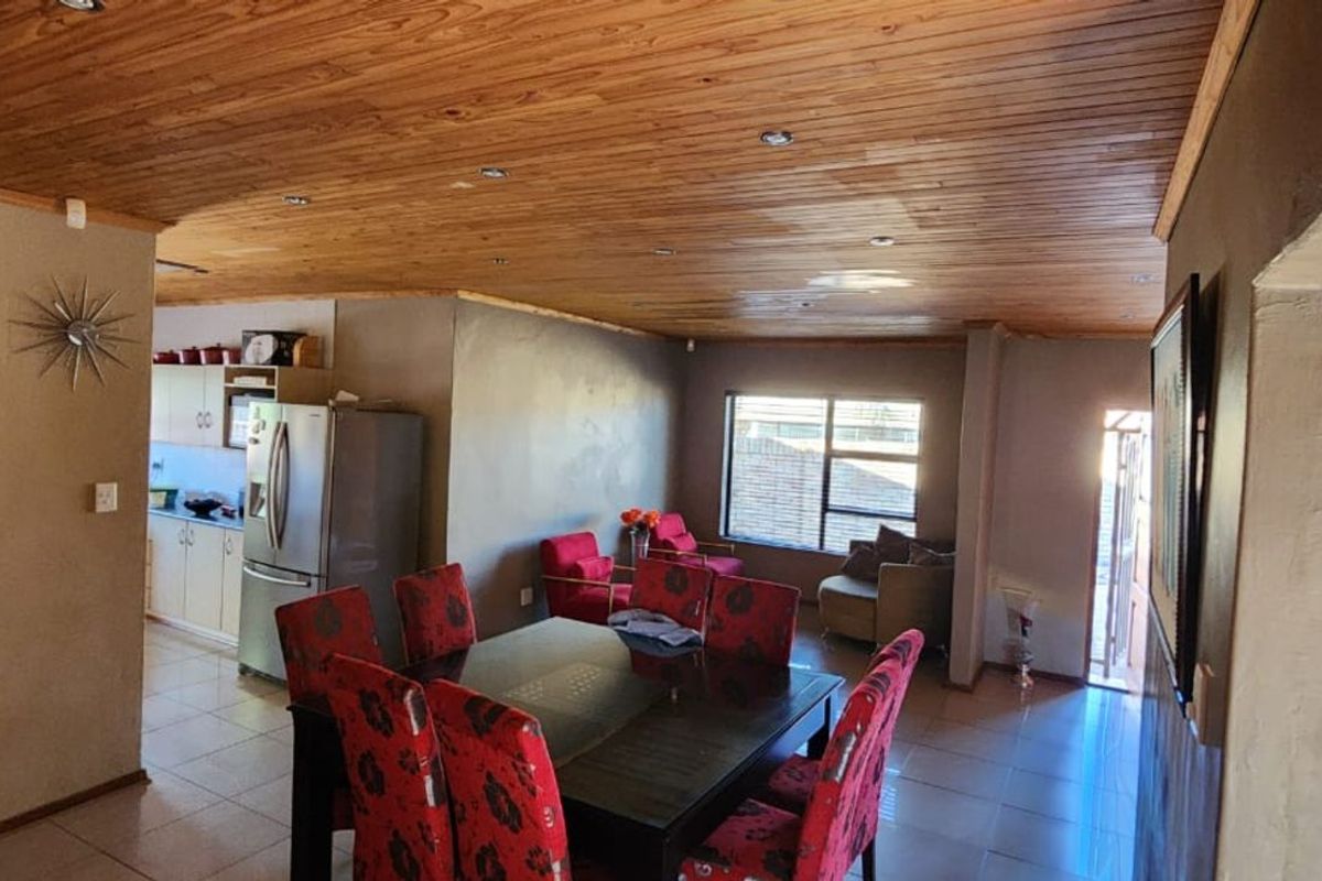 House For Sale in Hillcrest - Photo 5