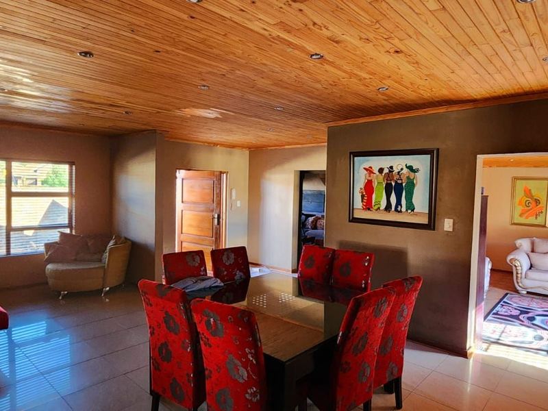 House For Sale in Hillcrest - Photo 3