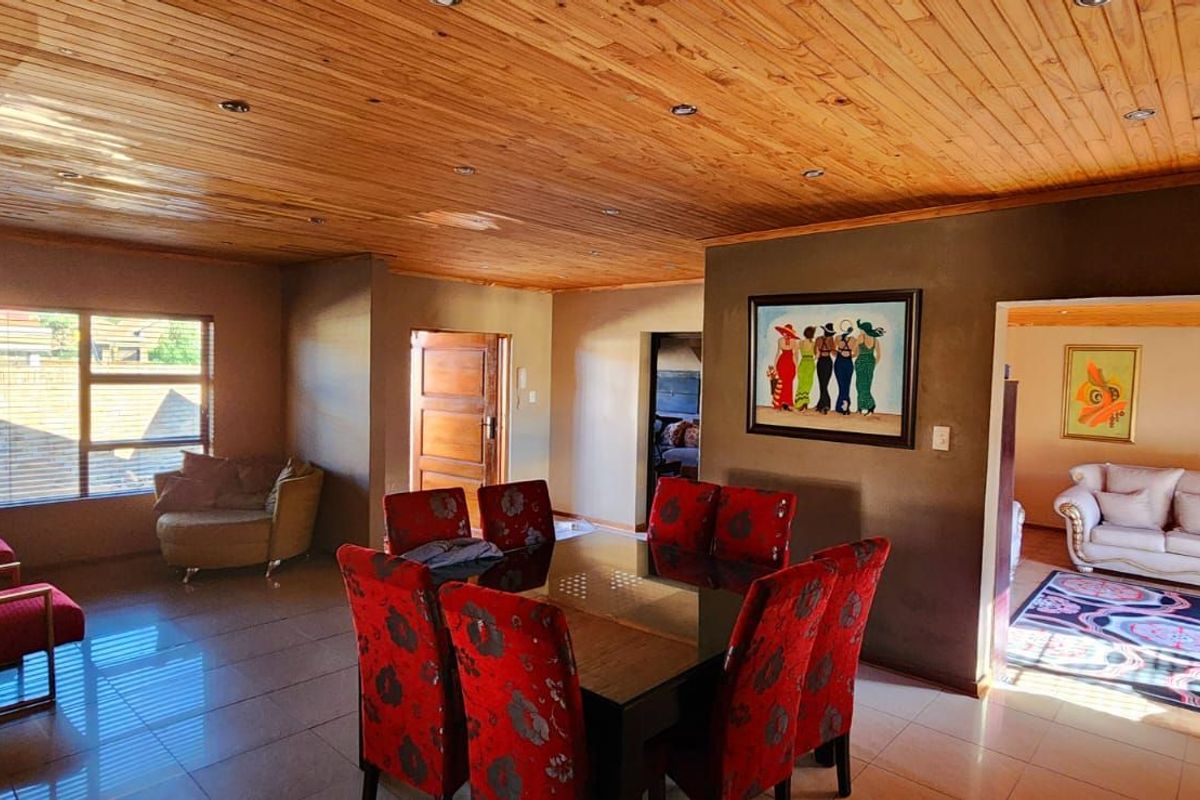 House For Sale in Hillcrest - Photo 3