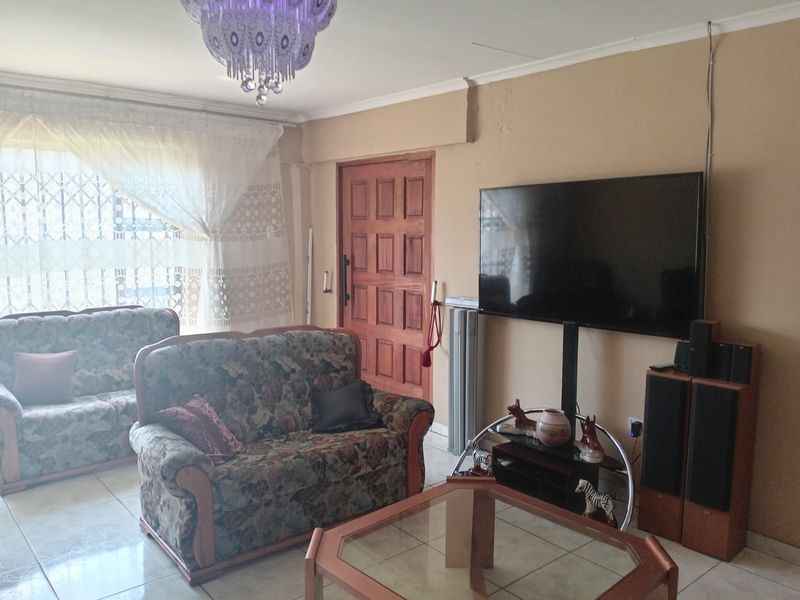 House For Sale in Georginia - Photo 4