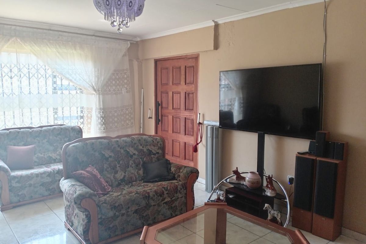 House For Sale in Georginia - Photo 4