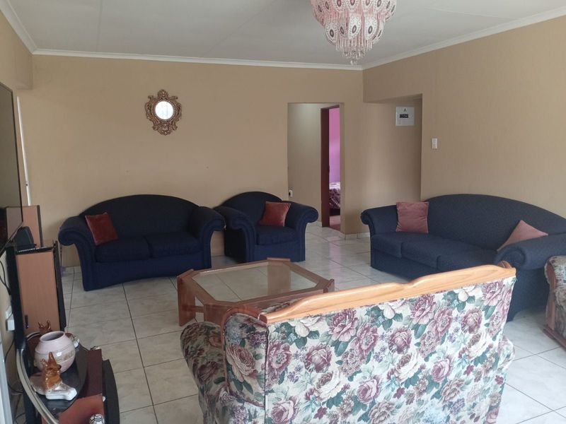 House For Sale in Georginia - Photo 2