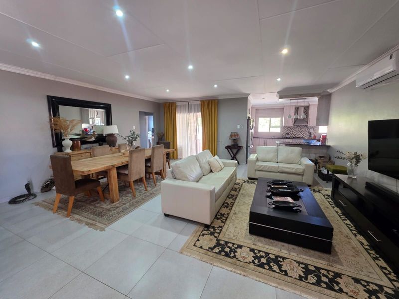 House For Sale in Hillcrest - Photo 2