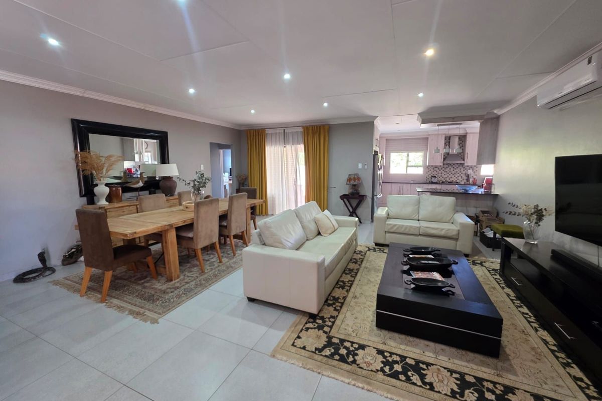 House For Sale in Hillcrest - Photo 2