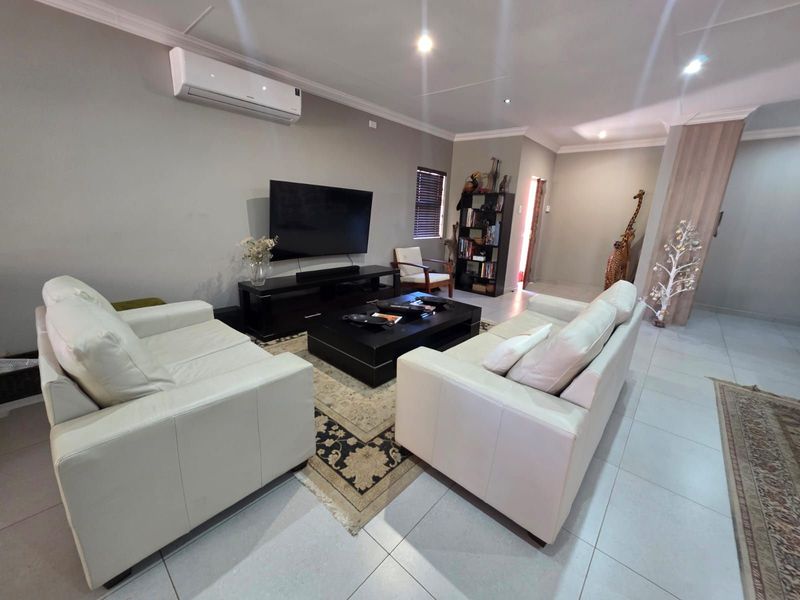 House For Sale in Hillcrest - Photo 5