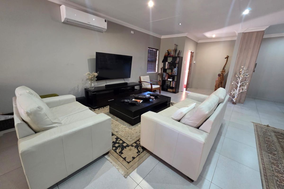 House For Sale in Hillcrest - Photo 5