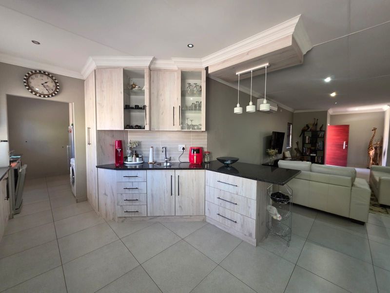 House For Sale in Hillcrest - Photo 9