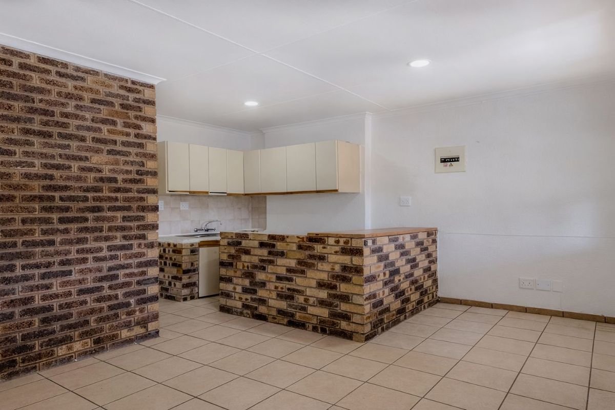 House For Sale in Albertville - Photo 4