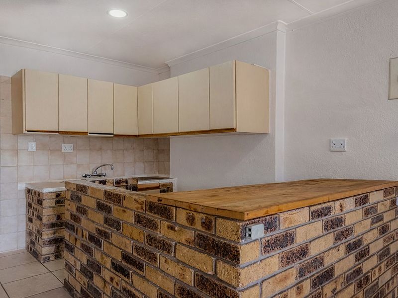 House For Sale in Albertville - Photo 2